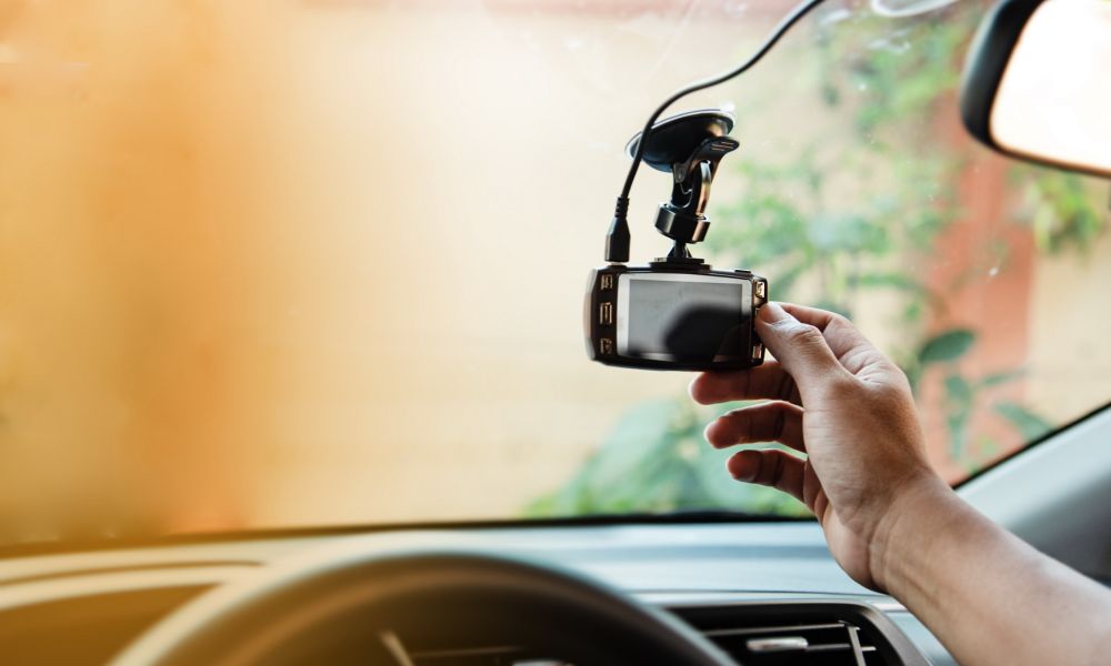 De ce să optăm pentru o cameră auto DVR